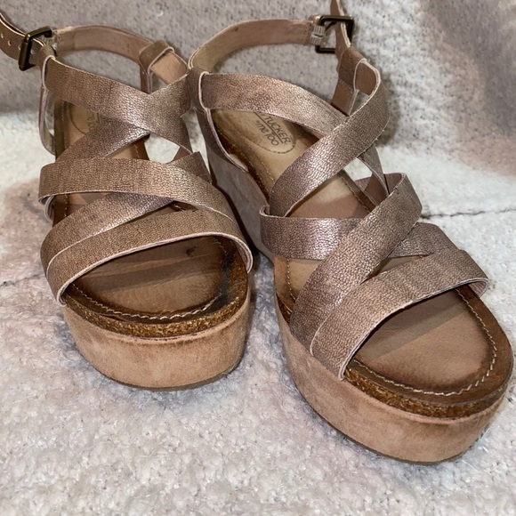 Adam Tucker wedged sandals - Picture 1 of 4